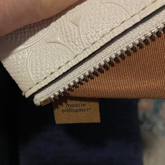 Coach Corner Zip Wristlet In Signature Patent Leather Gold/White - Picture 6 of 11